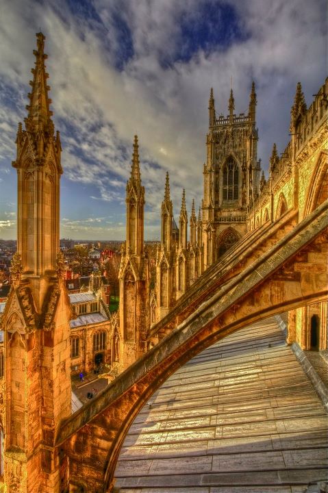 Alla scoperta di York_08.jpg - Iniziata nel 1220 e terminata nel 1472 la cattedrale di York è la più grande chiesa medioevale del nord Europa...